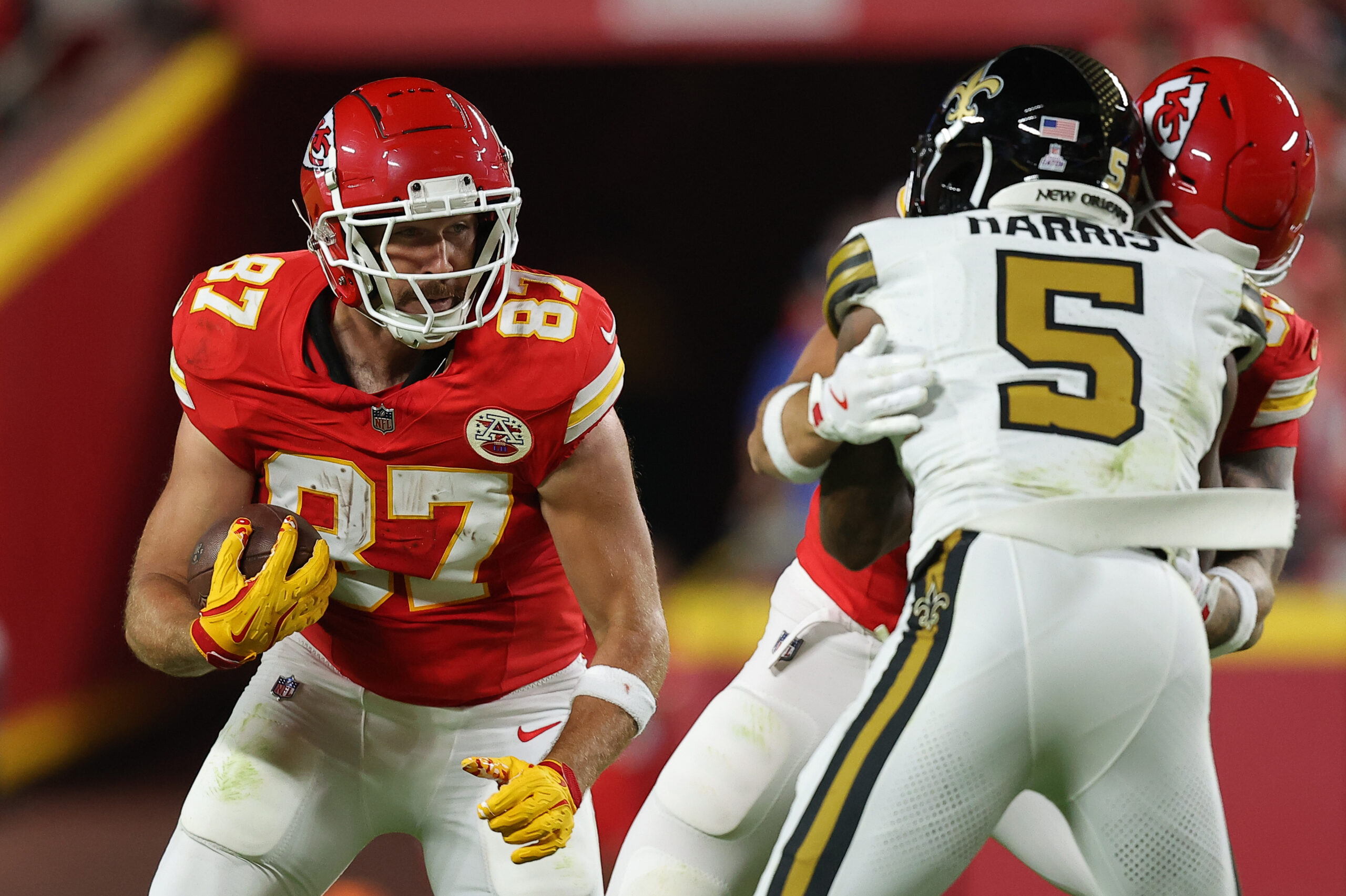 Travis Kelce playing against the New Orleans Saints.