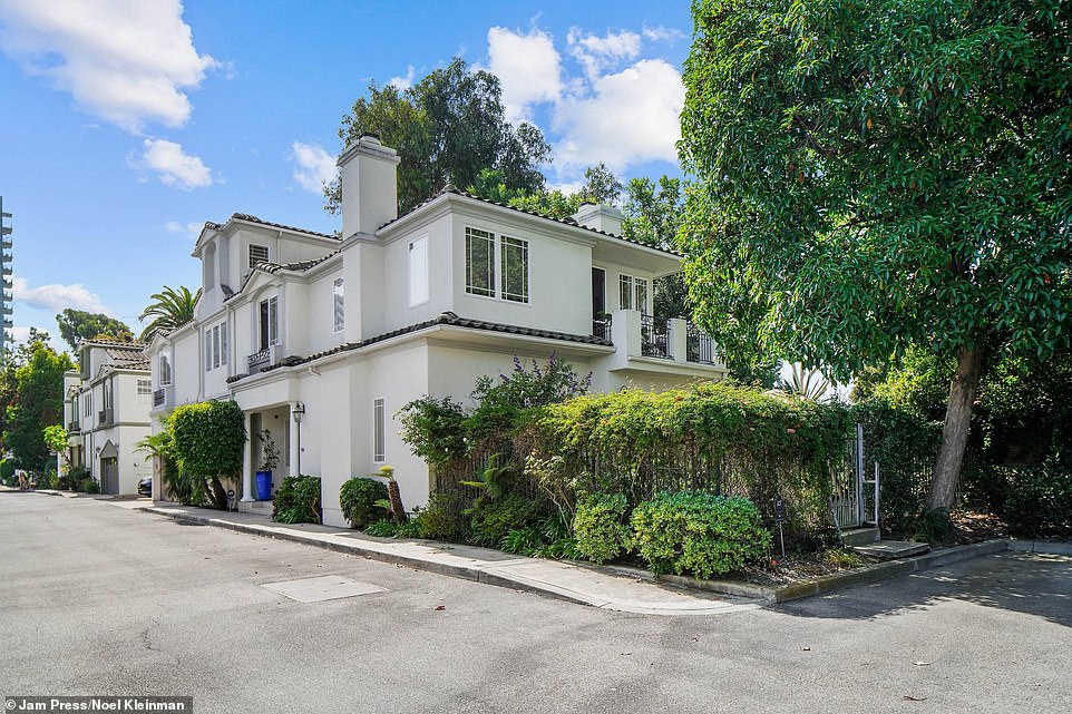 Just one of 12 in an exclusive gated community, the house enjoys a prime spot across the street from the Ritz Carlton and the California Yacht Club.