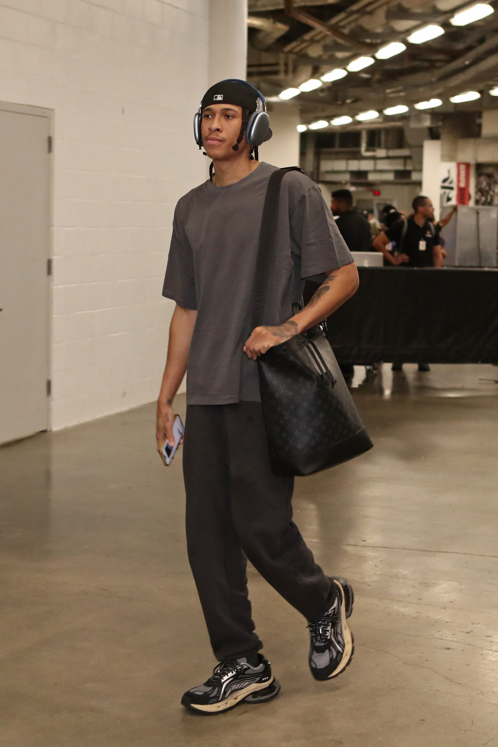 R.J. Hampton arriving to the arena in 2024.