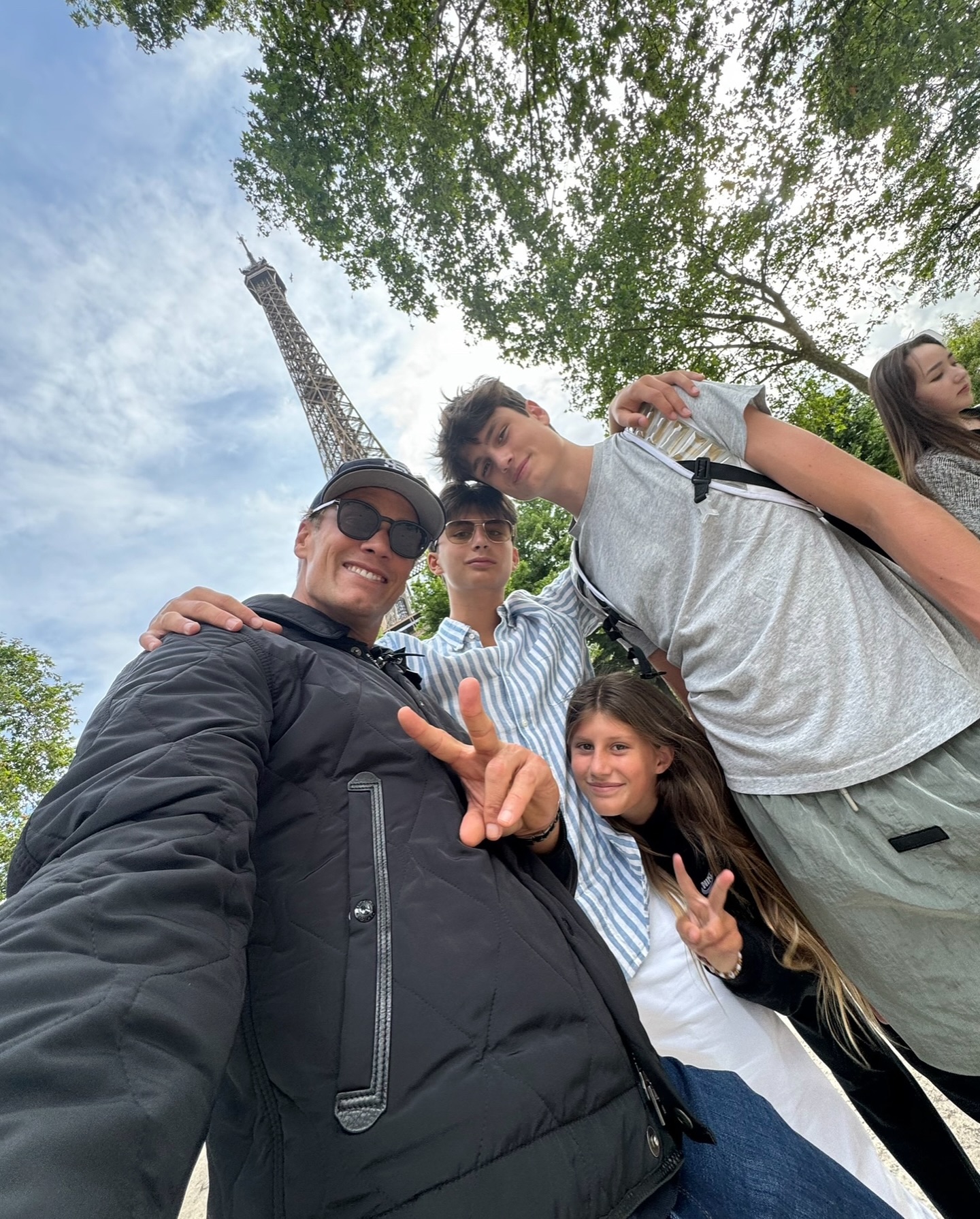 Tom Brady snaps Instagram selfie in Paris with kids